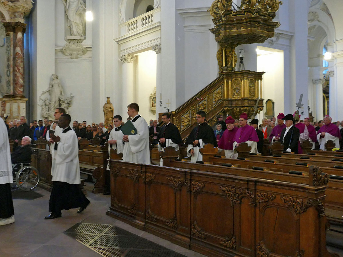 Abschlussvesper der Bischofskonferenz mit Austeilung des Bonifatiussegens (Foto: Karl-Franz Thiede)